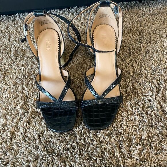 CREVO Kaitlin Block Heel Sandal - Picture 7 of 11